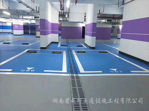 停車場(chǎng)車位劃線